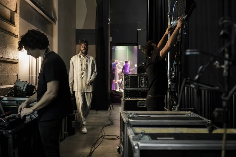 Coulisses et préparation plateau dans aftermovie associatif