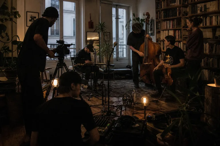 Gniark Gniark nonprofit crew prepping musical live session Paris