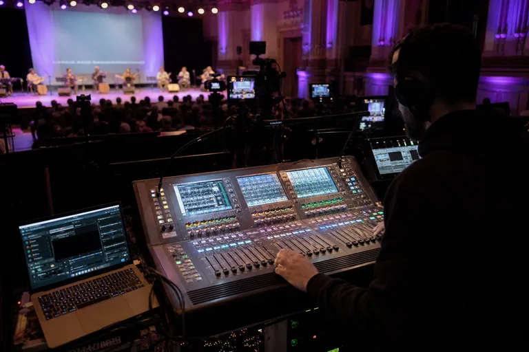 Console son et liaison streaming showcase culturel Paris