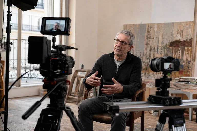 Plan américain interview artiste avec deux angles caméra