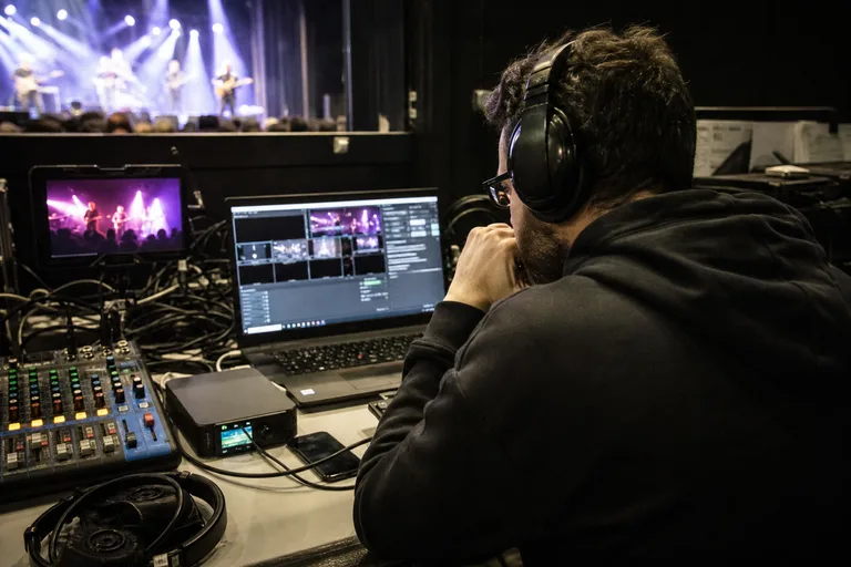 Control room and encoder for a nonprofit concert stream with Gniark Gniark